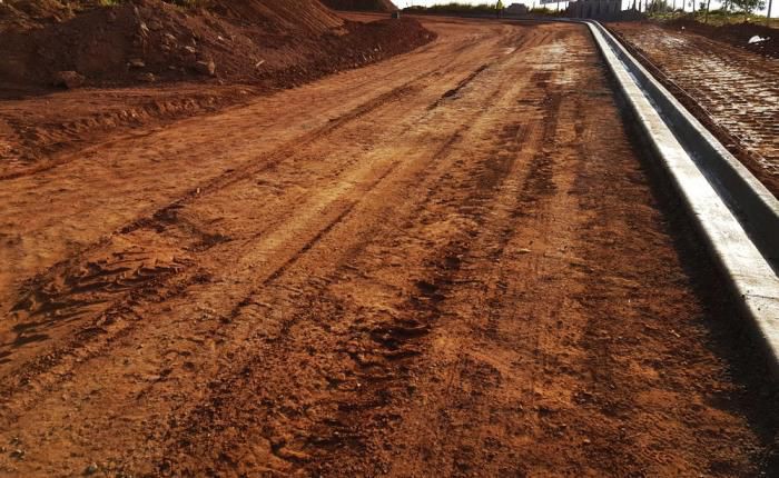 Avenida Maria Alvim Soares está em fase de preparação para receber asfalto